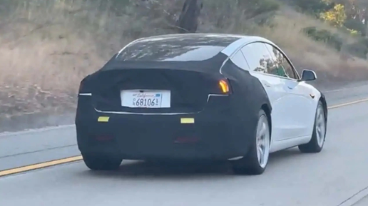 >特斯拉 Model 3 Highland 汽车路测曝光：引人注目的琥珀色转向灯亮相！