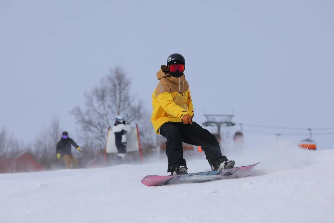 《2023中国冰雪产业发展报告》：8900亿市场，四大趋势