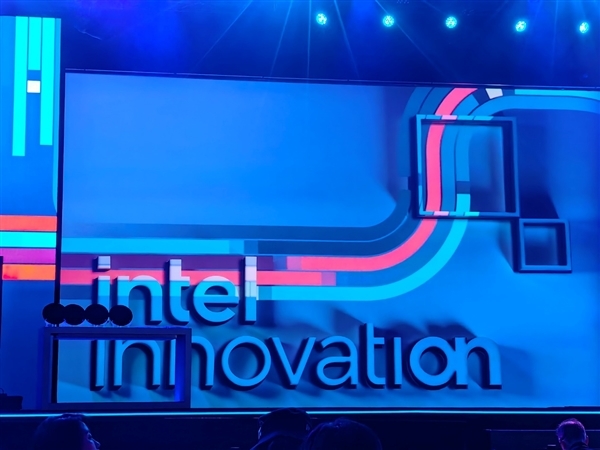 >Intel AI软硬秀肌肉：酷睿Ultra发布时间官宣，2024年更有288核心