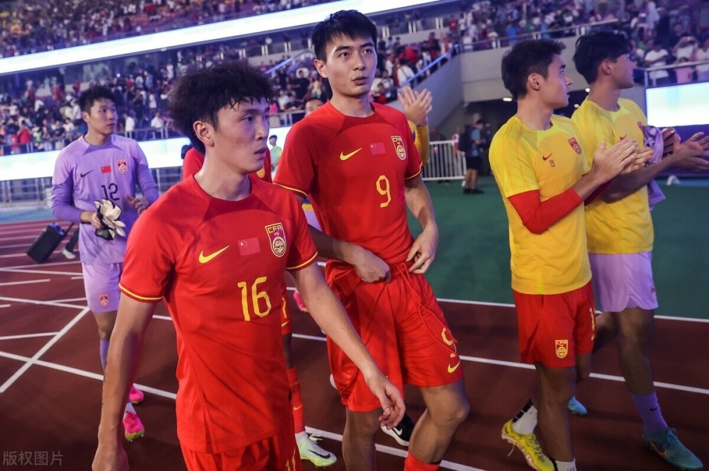 中国男足果真不能夸！5-1、4-0后0-0孟加拉，球迷心累已经懒得骂