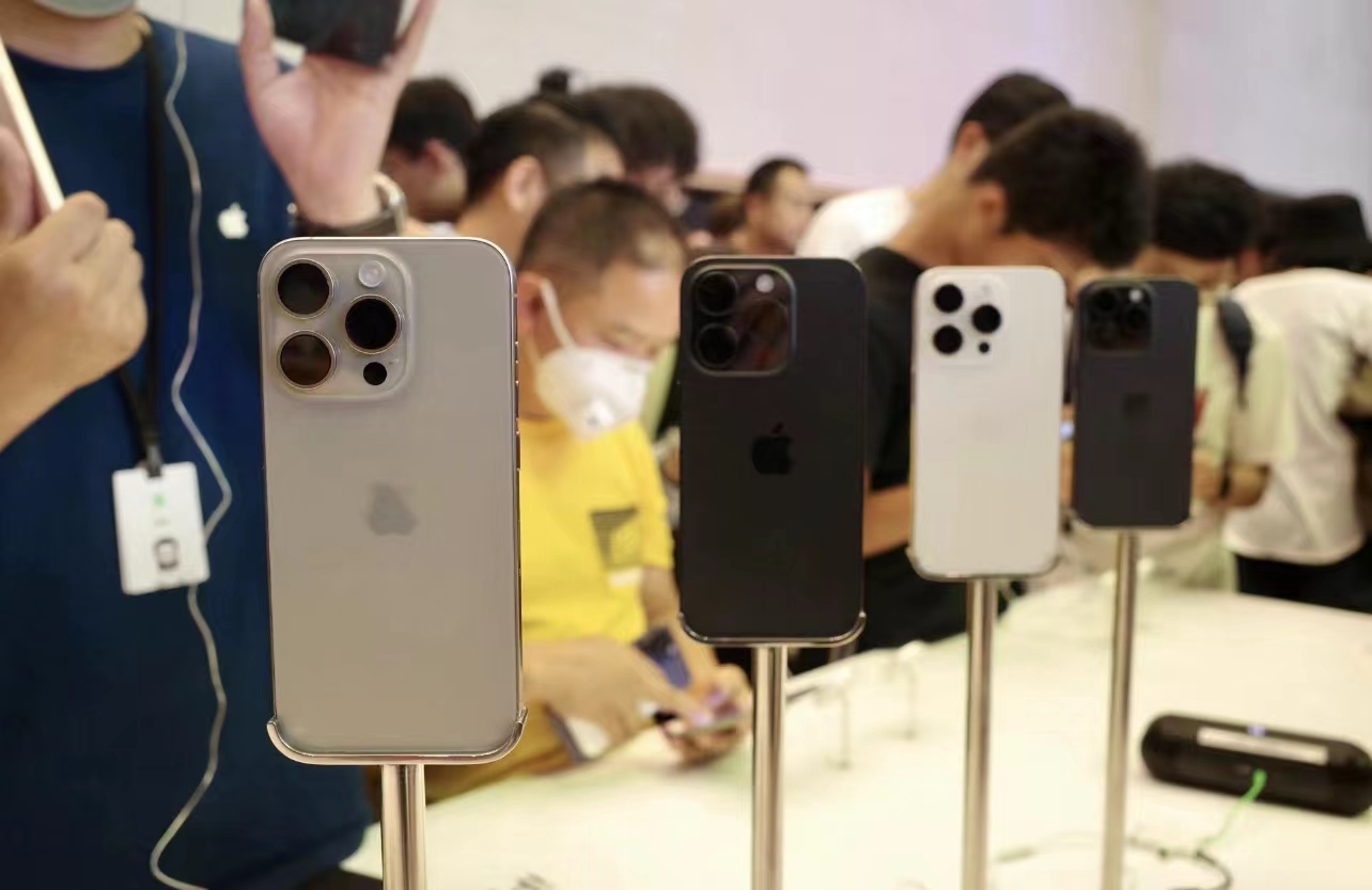 >用户抱怨iPhone15 Pro“烫得握不住”？航空级钛金属也有缺点