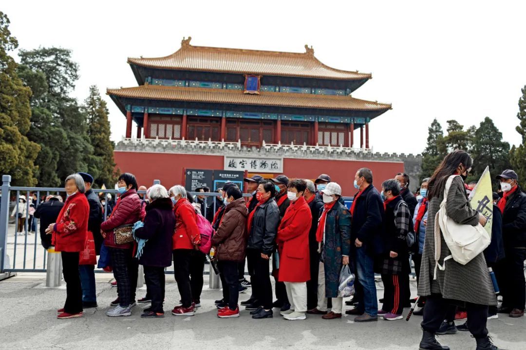 “老年旅行团”，困在低价里