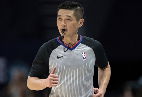 >最卷的韩国人，成为NBA首位亚洲裁判