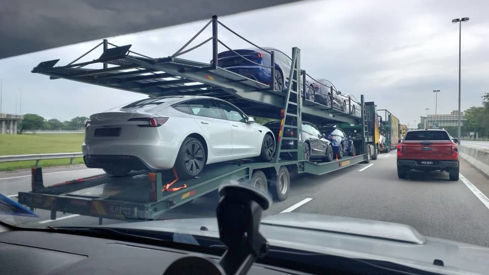 特斯拉Model 3焕新版车型抵达马来西亚交付中心，预计12月8日交付