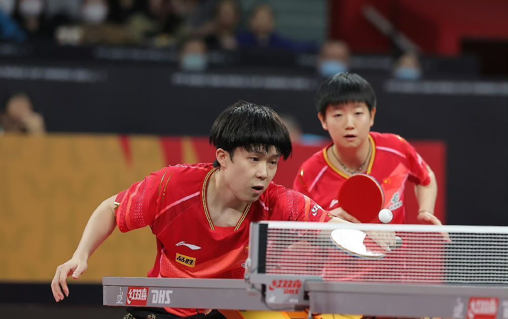 孙颖莎轰出11-1！樊振东2分险胜，国乒8-1击败法国