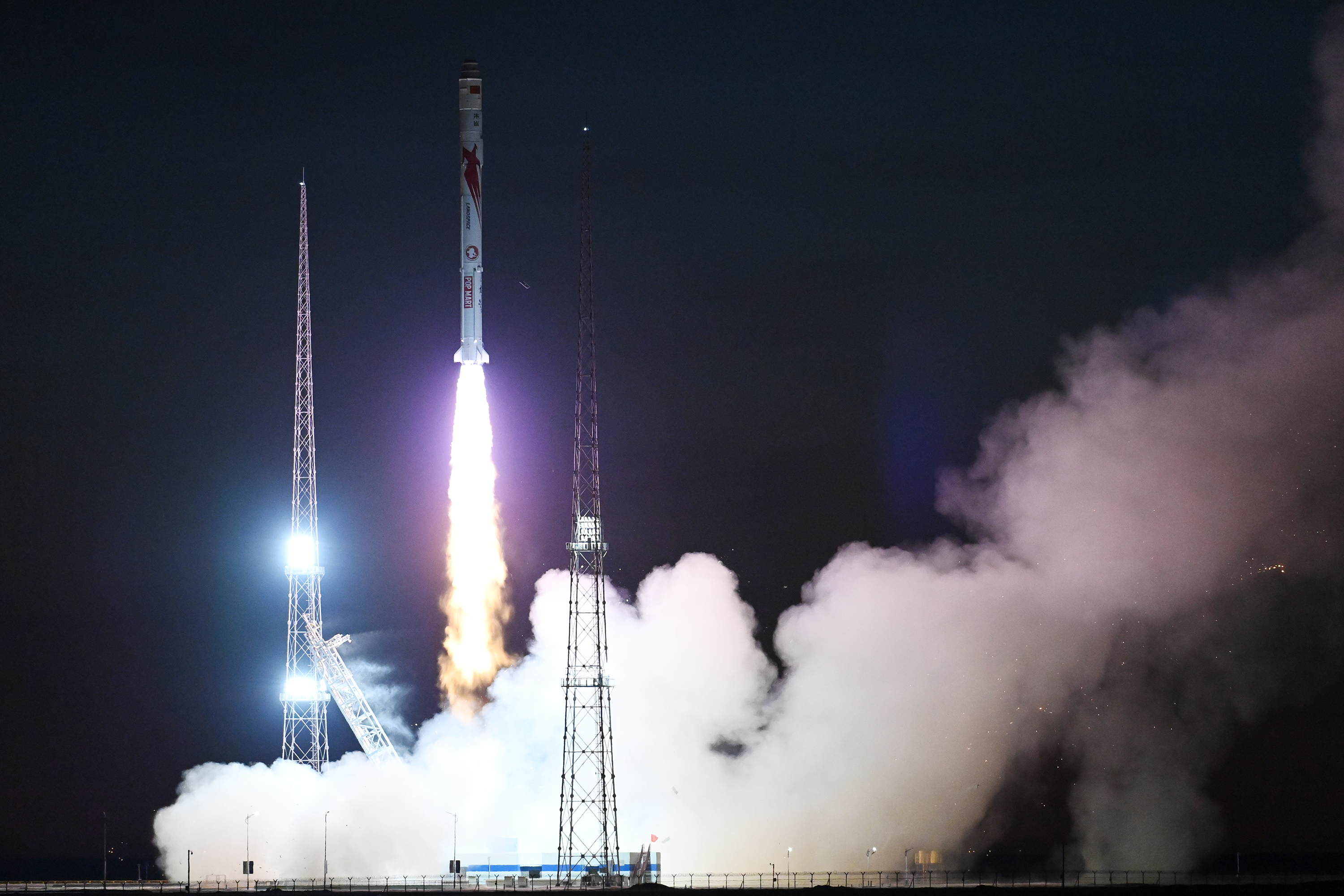 首次搭载卫星！朱雀二号遥三运载火箭发射成功