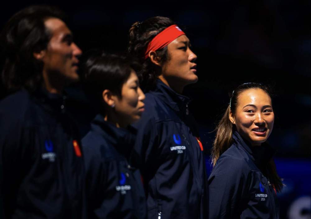 2-0！中国队联合会杯爆冷击败强敌，获得开门红，球迷一片沸腾