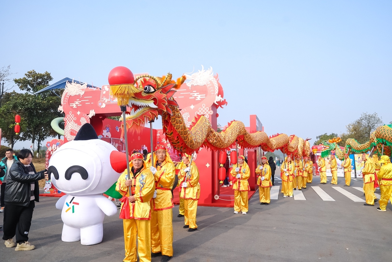 “中国体育彩票”2024年全国新年登高健身大会举行