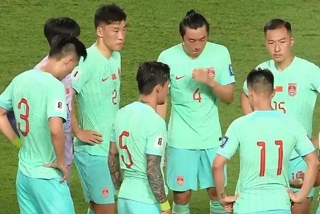 国足1-2输球！新年第一天就添堵！惨遭中国香港8分钟逆转